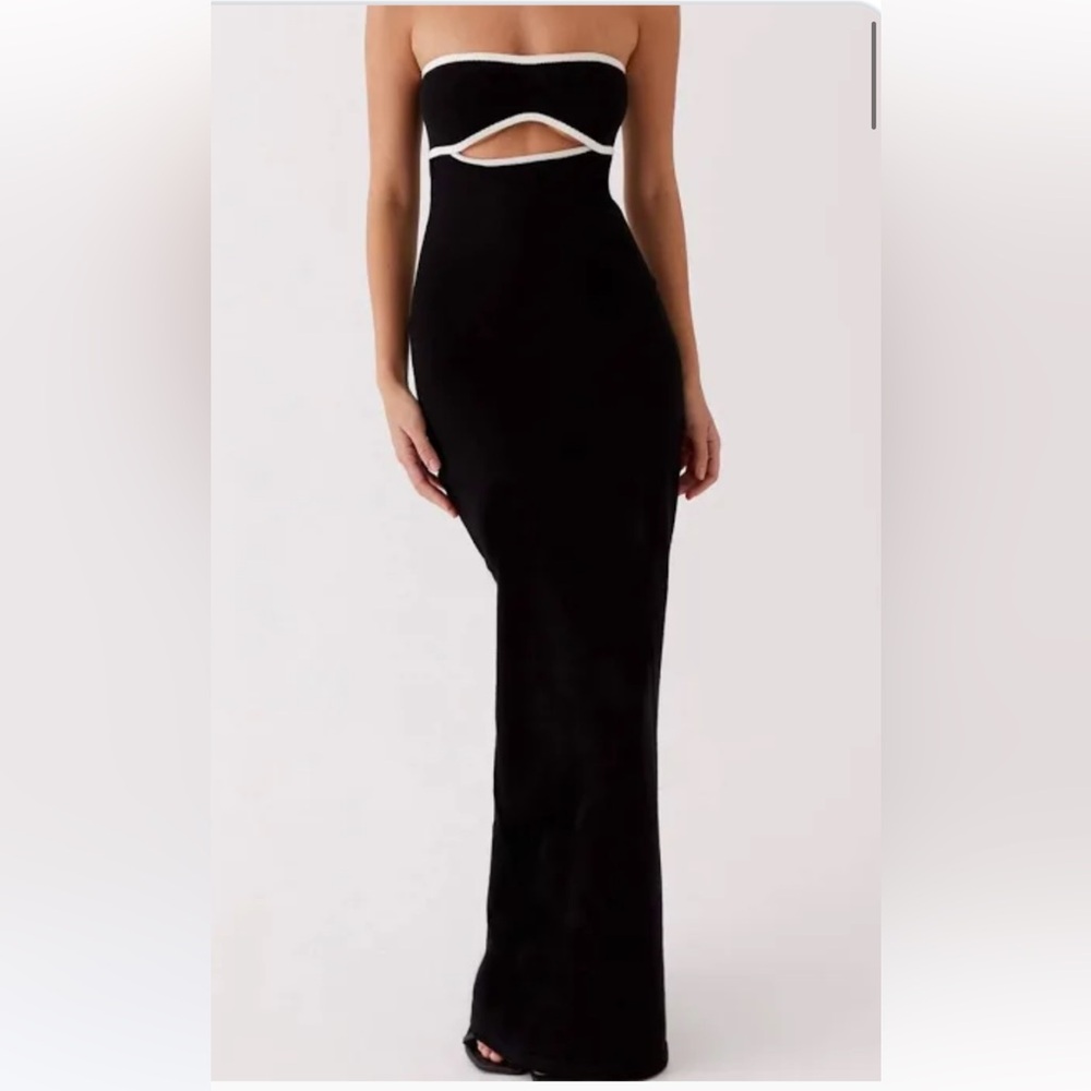 Sleek Black Maxi Skirt — High-Waist Streamlined Design
